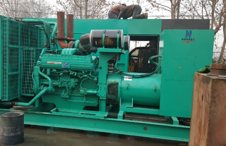 七星发电机组如何判断水冷式机油散热器内部是否需要清洗？